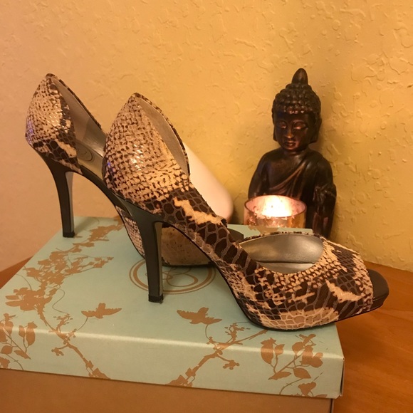 Jessica Simpson snakeskin Peep toe shoes - Picture 1 of 4